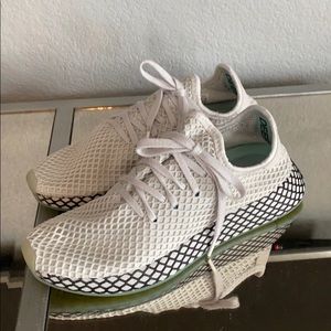 Adidas sneakers size 9 women’s shoes